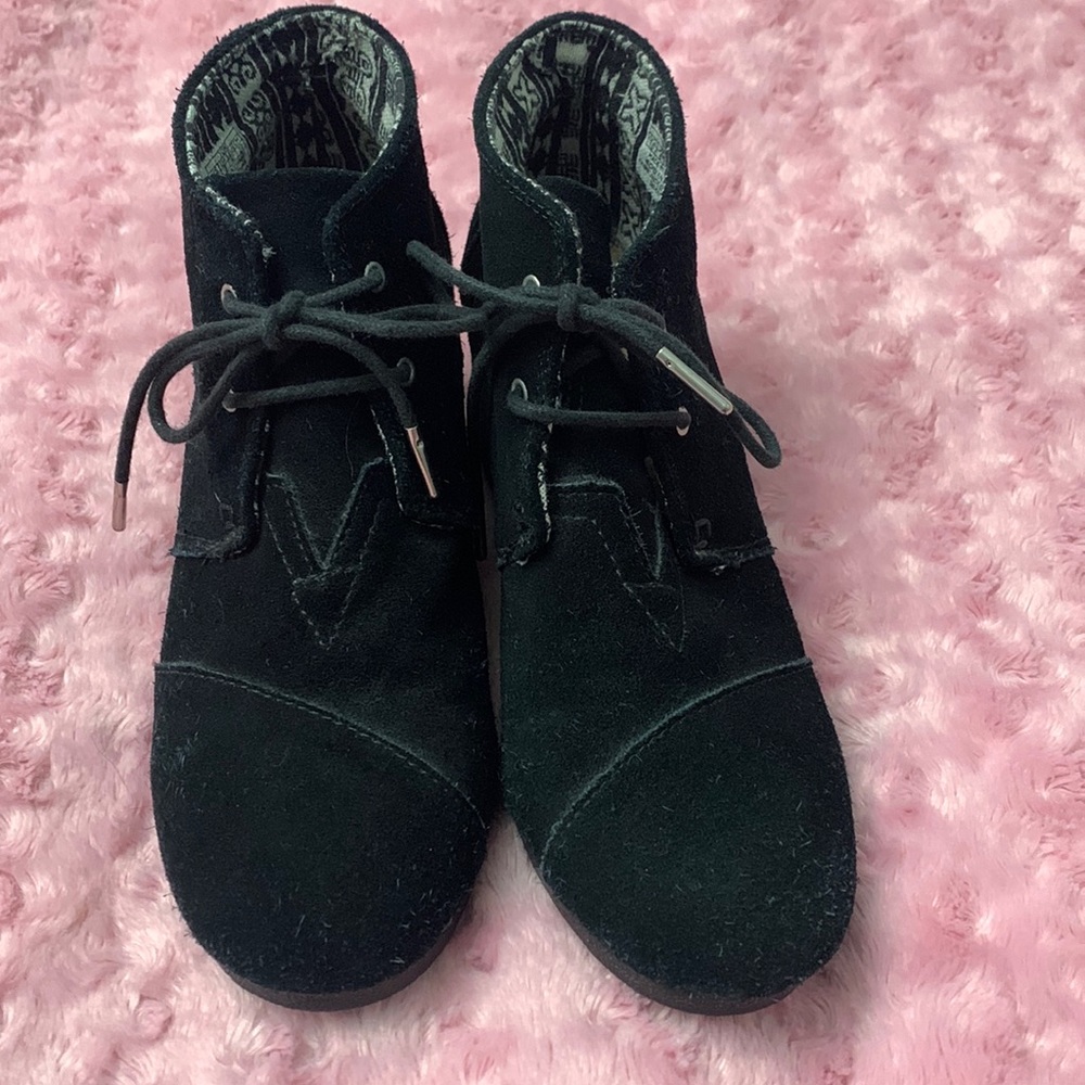TOMS sz 10 Black Suede Wedge Shoes Booties